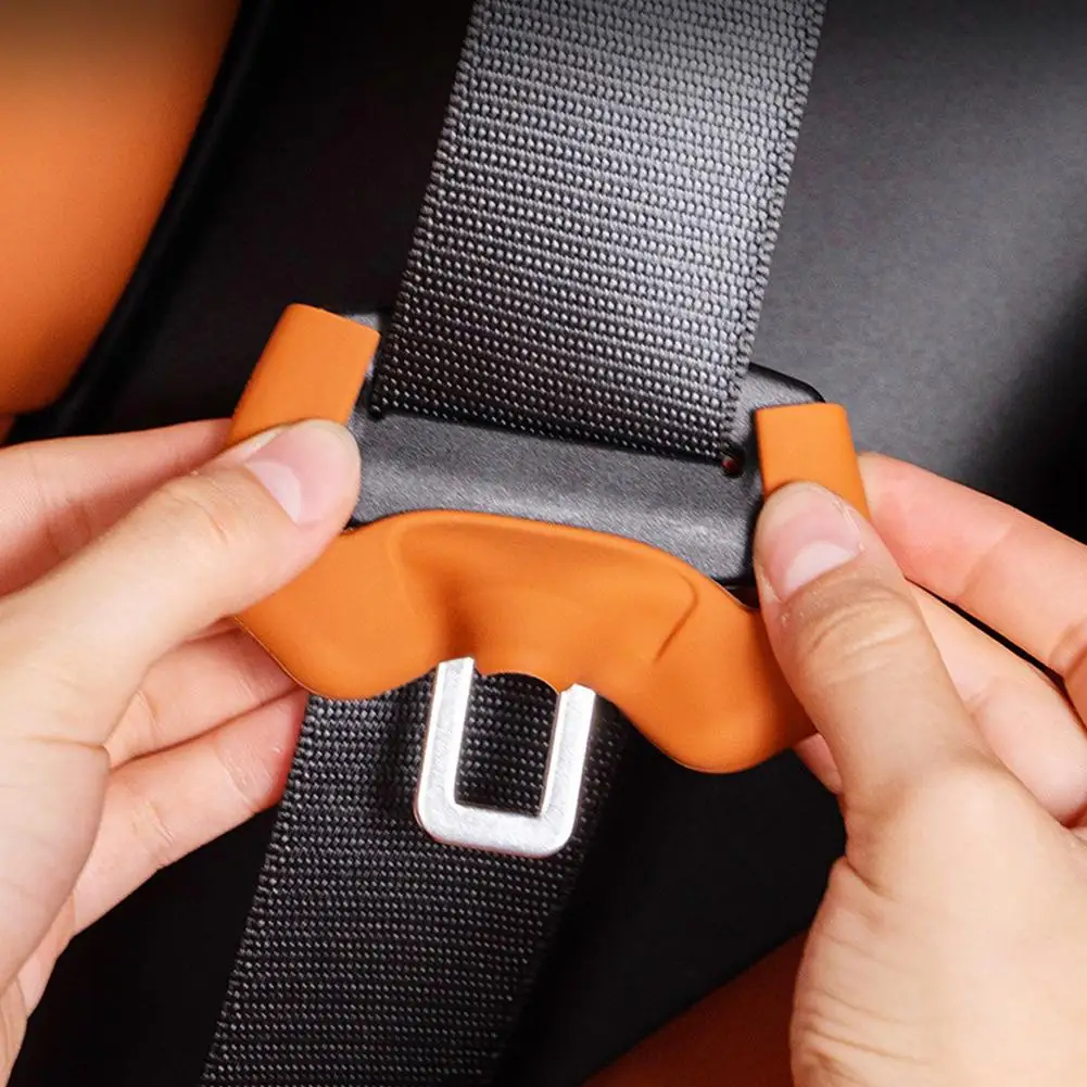 2 Buah Penutup Sabuk Pengaman Mobil Silikon Universal Dekorasi Anti-tabrakan Pelindung Gesper Pelindung Sabuk Pengaman Mobil B5S0