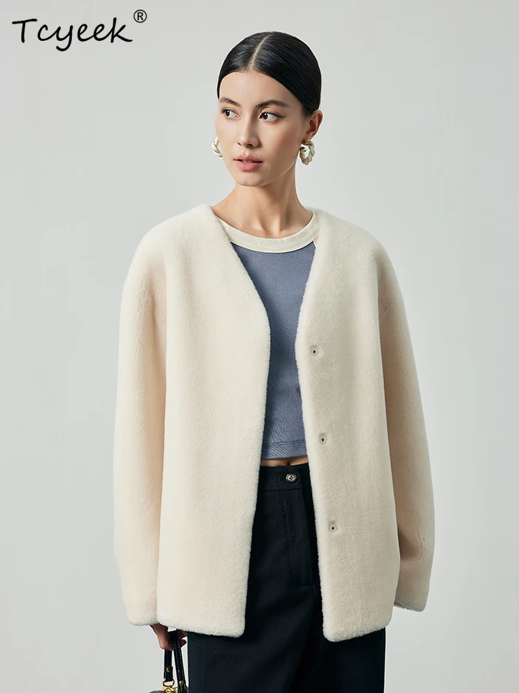 Tcyeek Pecora Autunno Inverno High End Trendy Scollo a V Beige Loose Fit Breve Cappotto di Pelliccia di Tosatura di Lana da Donna Fourrures Femme