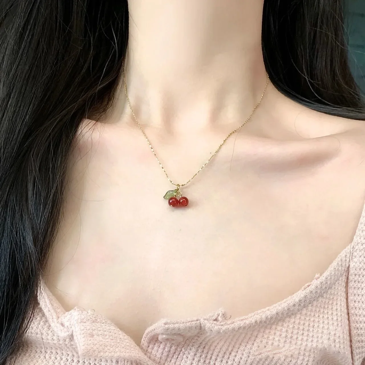 Halskette mit rotem Kirschstein für Damen, schlichtes Design, geschichteter Schmuck, hochwertige Gefühle, Qingdao-Schlüsselbeinkette, Zubehör