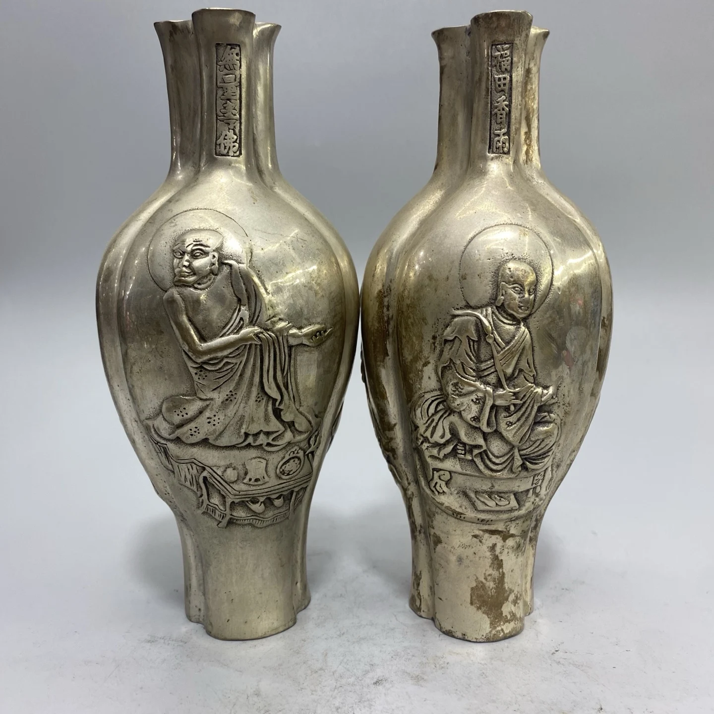 Old Bronze Gilded Silver Dragon Subduing Arhat 18 Arhat Pattern Amitabha Buddha Vase Big mouth bottle A Pair Ornaments