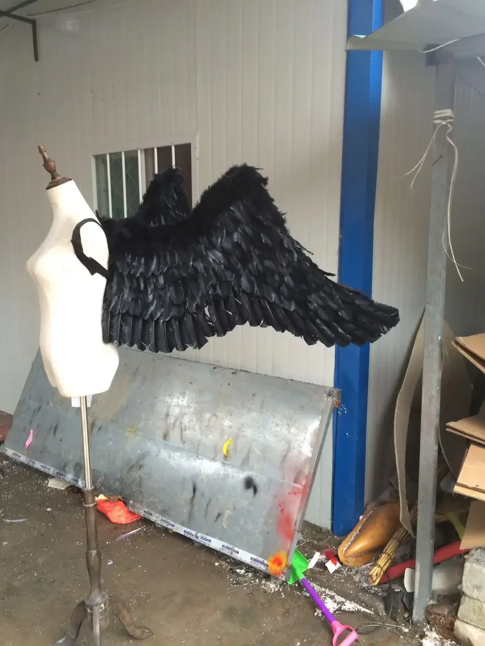 

Black and White Feathered Wings Adult Props Model Walk Show Fashion Performances Halloween Christmas Party