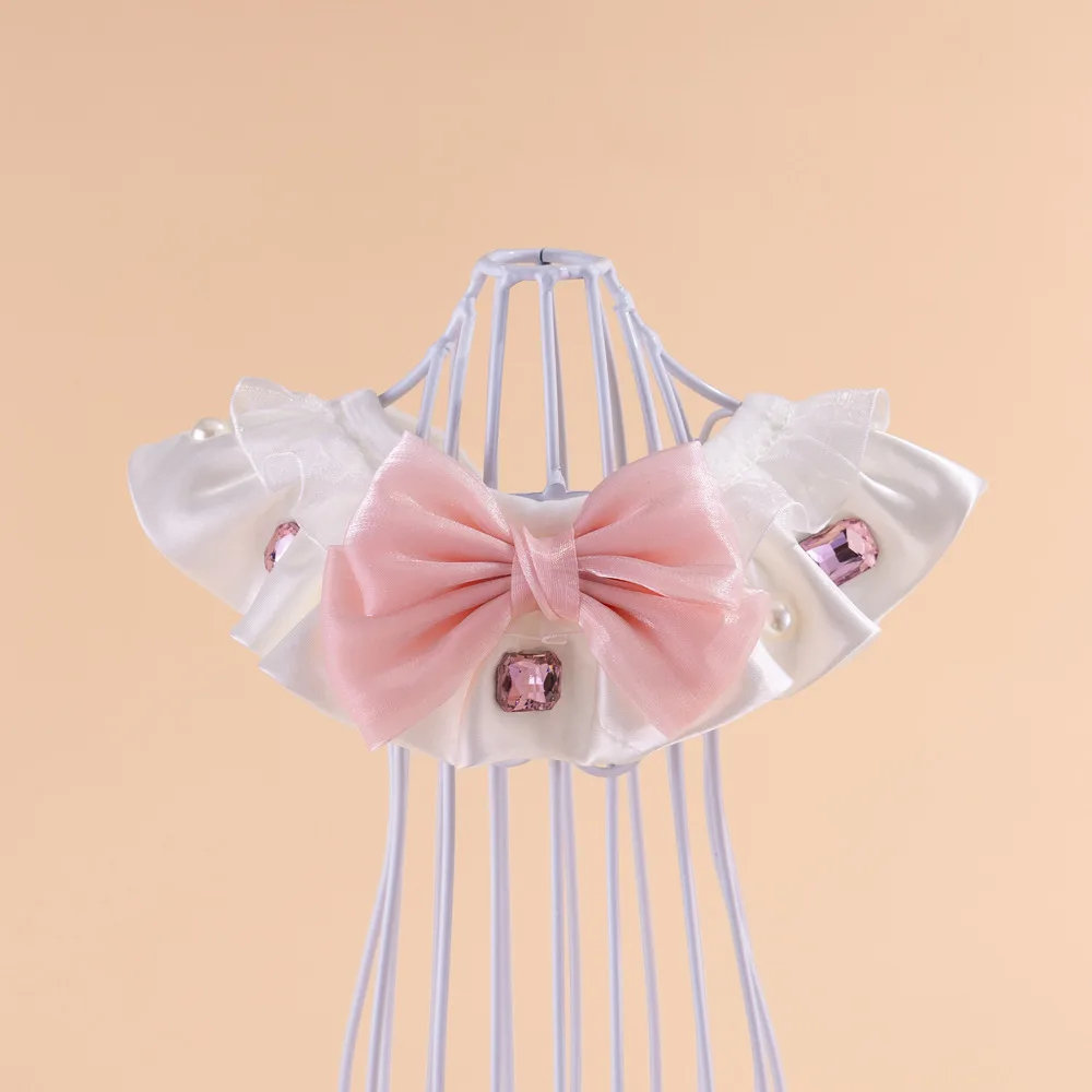 

Атласная блестящая бандана для домашних животных — шарф в стиле принцессы для собак и кошек с галстуком-бабочкой, регулируемый нагрудник для слюней для домашних животных для маленьких собак