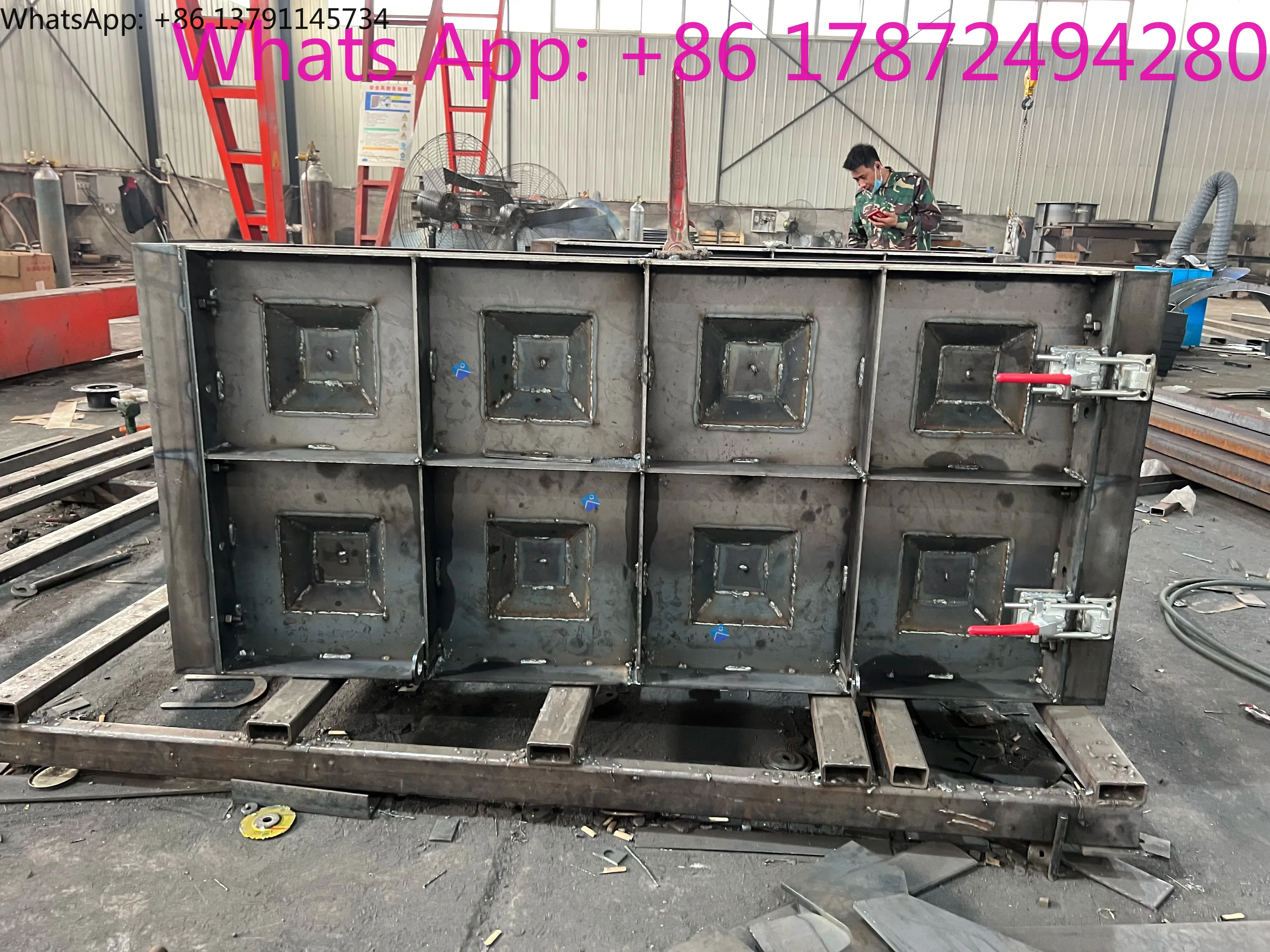 High Strength Steel Concrete Block Mold for Retaining Wall - Easy-to-Assemble Modular Construction