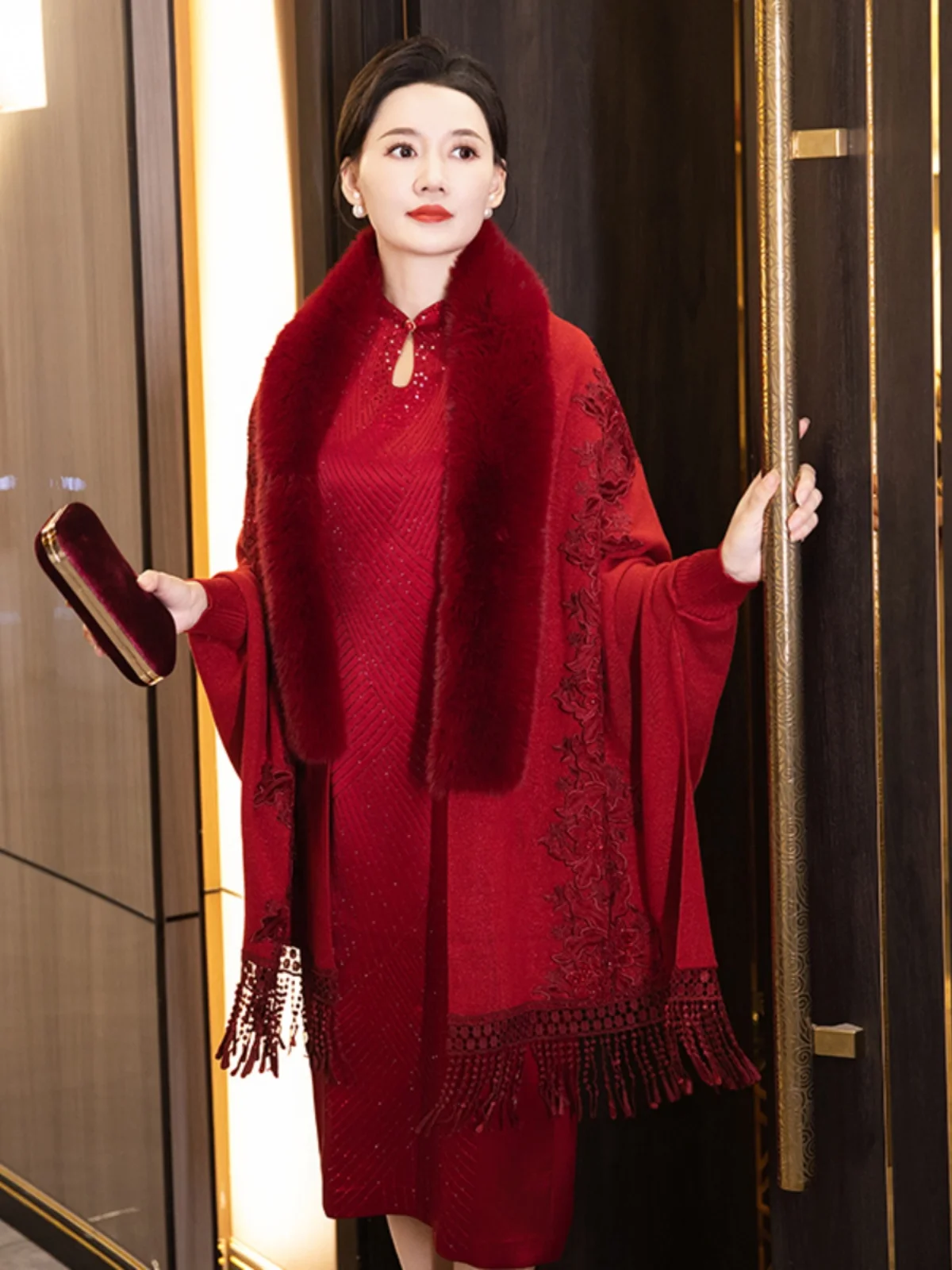 

Wedding Ceremony Mommy Dr awl Wine Red Winter Thiened Warm Qipao Cloak Coat Fce Lined Traditional Chinese Costume