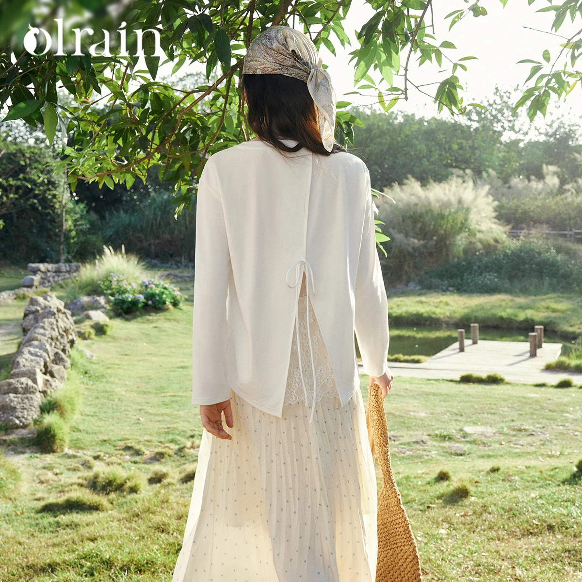 

OLrain Women's Lace Spliced Slit Tee Shirt 2026 Spring White Long Sleeve Oversized T-Shirt Lace-up Knitted Lady Tees O58CT002613