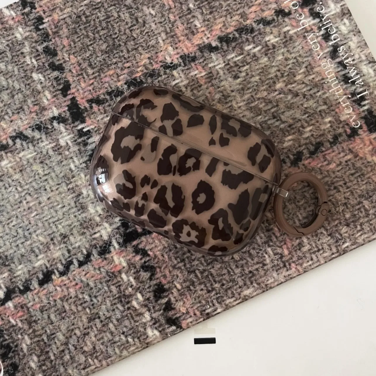 透明ブラウンヒョウ柄 + リング Apple Airpodspro2 ケース/Airpodspro ケース/Airpods4 ケース/Airpods3 ケース/Airpods2 に適しています