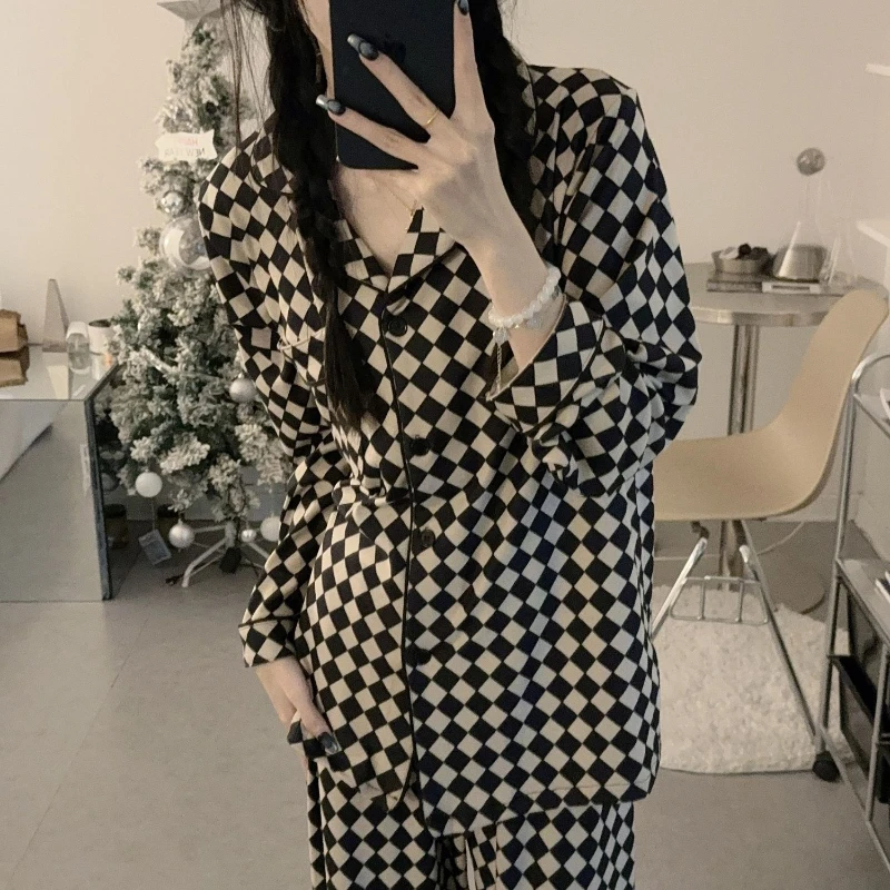 Korean Minimalist Plaid Velvet Sleepwear with Women\'s Premium Velvet and Two Piece Thin Velvet Home Suit