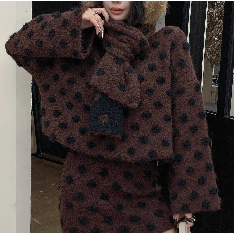 كسول الرياح منقطة المرأة محبوك سترة قصيرة تنورة وشاح ثلاث قطع مجموعة 2025 الخريف والشتاء سترة دافئة عصرية #2