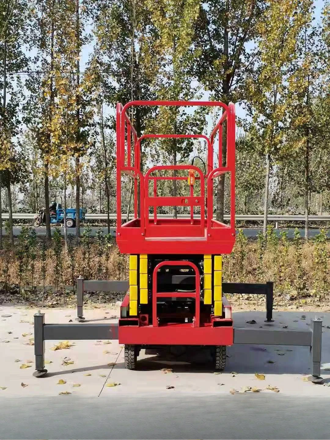 Hot-selling cheap 8M hydraulic self-propelled diesel power scissor lift mobile platform 2100x2200mm table size 4 people load