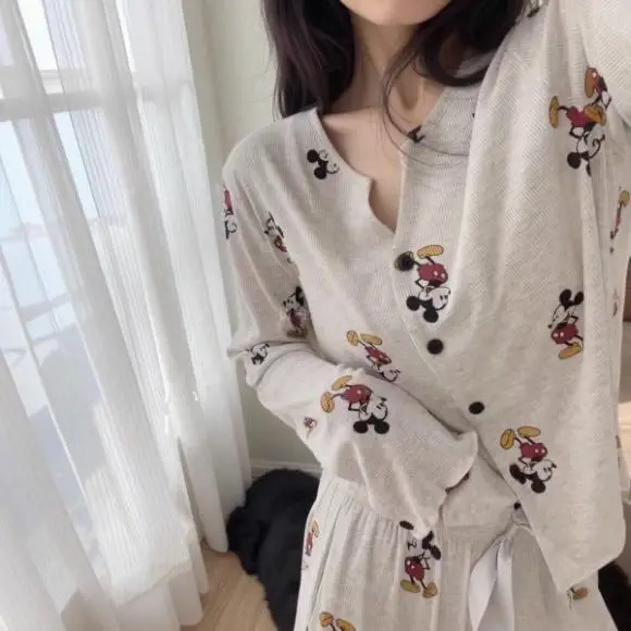 

Корейская версия с Микки Диснеем, пижамы с длинными рукавами и мультяшным принтом, женская весенне-осенняя новая мягкая домашняя одежда, трендовая повседневная одежда для сна