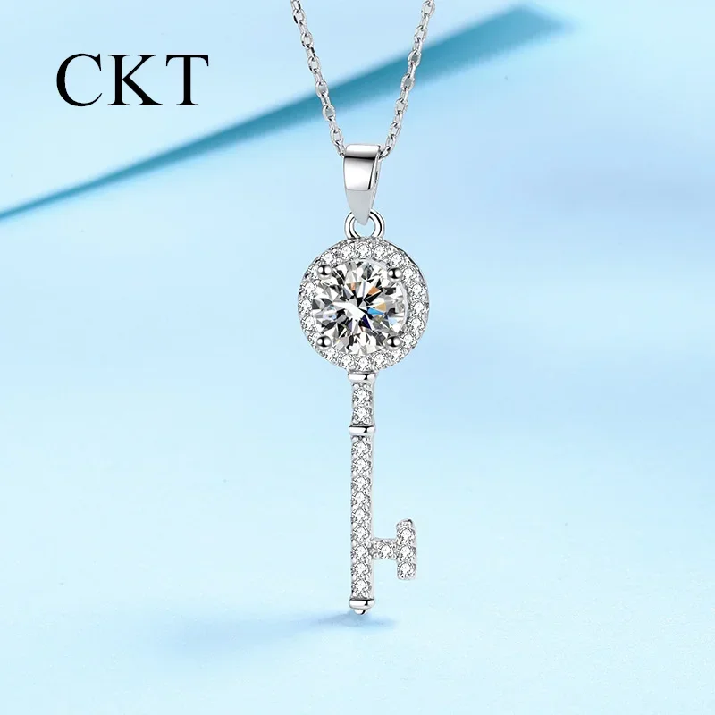 18K White Gold 0.5-1 Carat Moissanite Necklace for Women Pt950 Platinum Heart Key Pendant Collarbone Chain Wedding Fine Jewelry