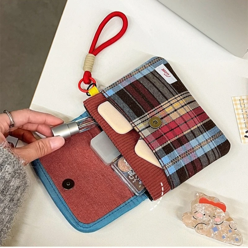Retro Plaid Corduroy Sanitary Napkin Storage Bag, Cute Heart-shaped Buckle Carrying Bag, Girls' Portable Mini Makeup Wallet