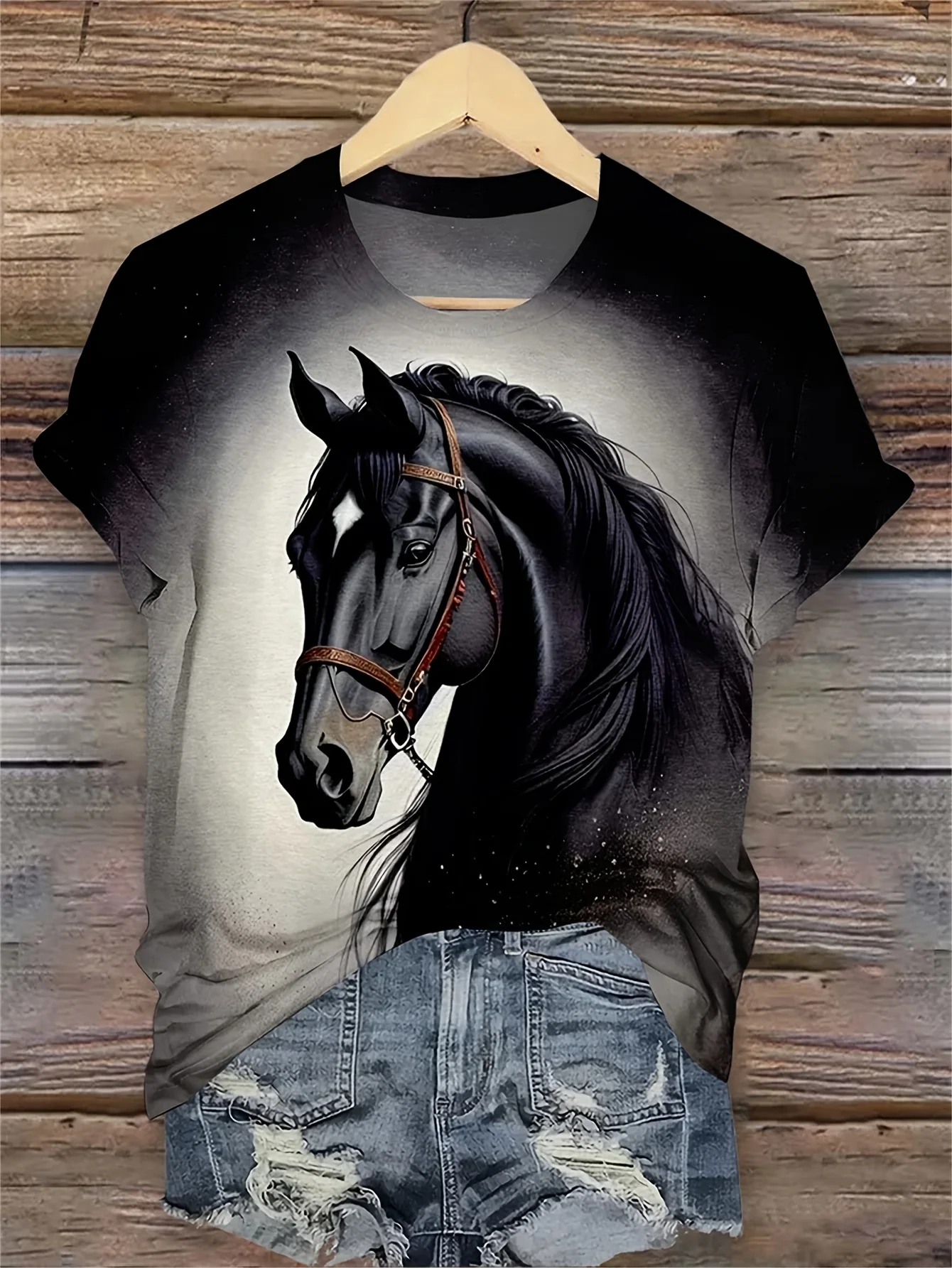 Women Crew Neck Short Sleeve T‑Shirt, Black Horse Head Art Gradient White Wildlife Graphic Casual Summer Tee