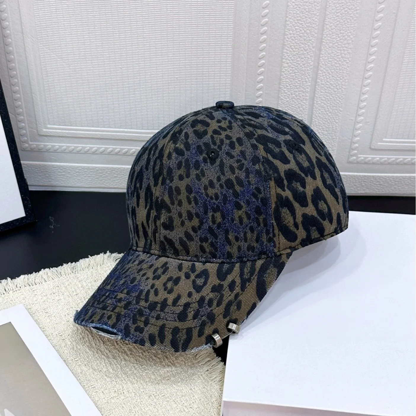 2026 New Leopard-Print Baseball Cap for Men and Women: Sun Protection, Outdoor, Face-Framing, Trendy Visor Cap