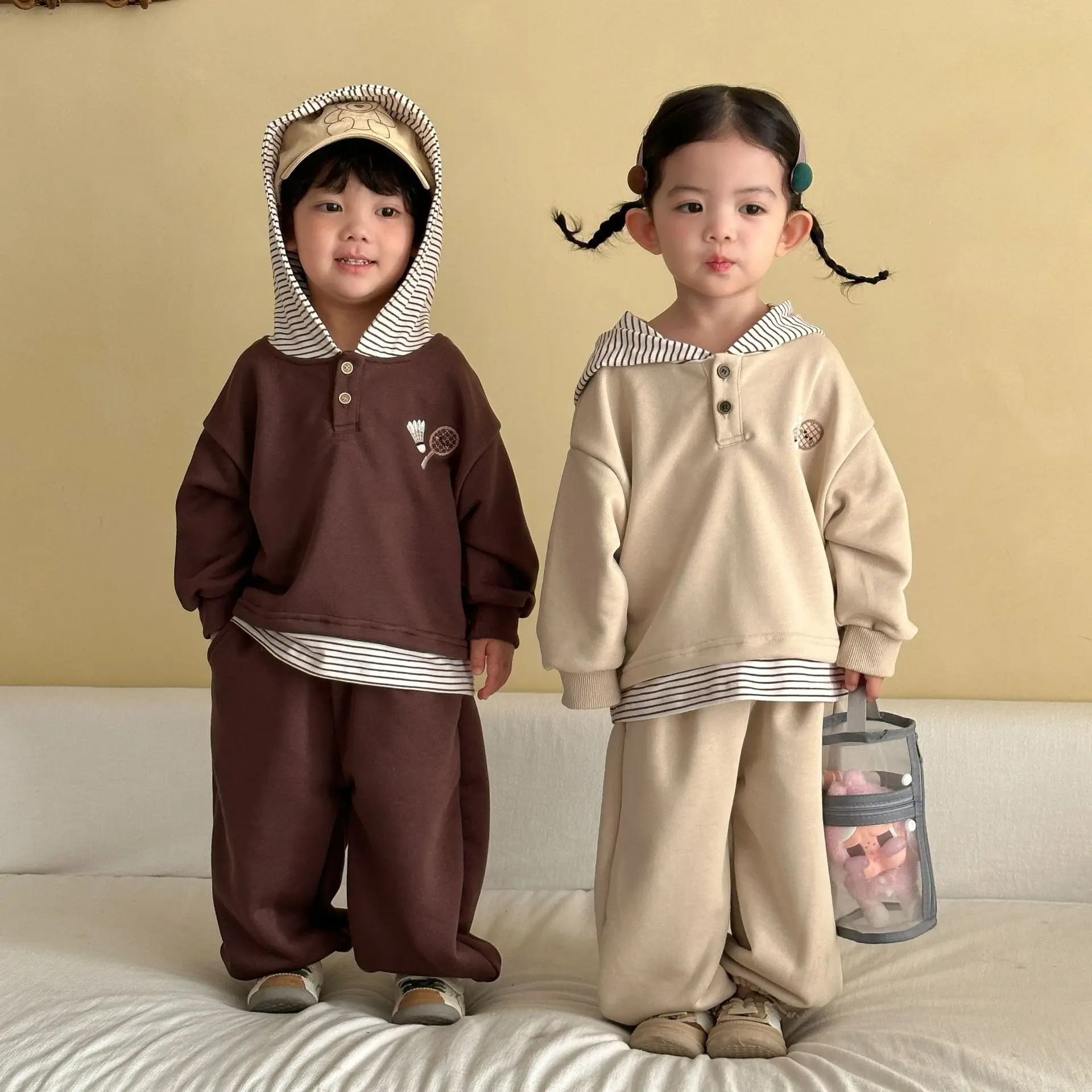 

2026 Весенний новый комплект детской одежды с длинными рукавами, толстовка с капюшоном для мальчиков и девочек + штаны, костюм из 2 предметов, хлопковая детская повседневная спортивная одежда