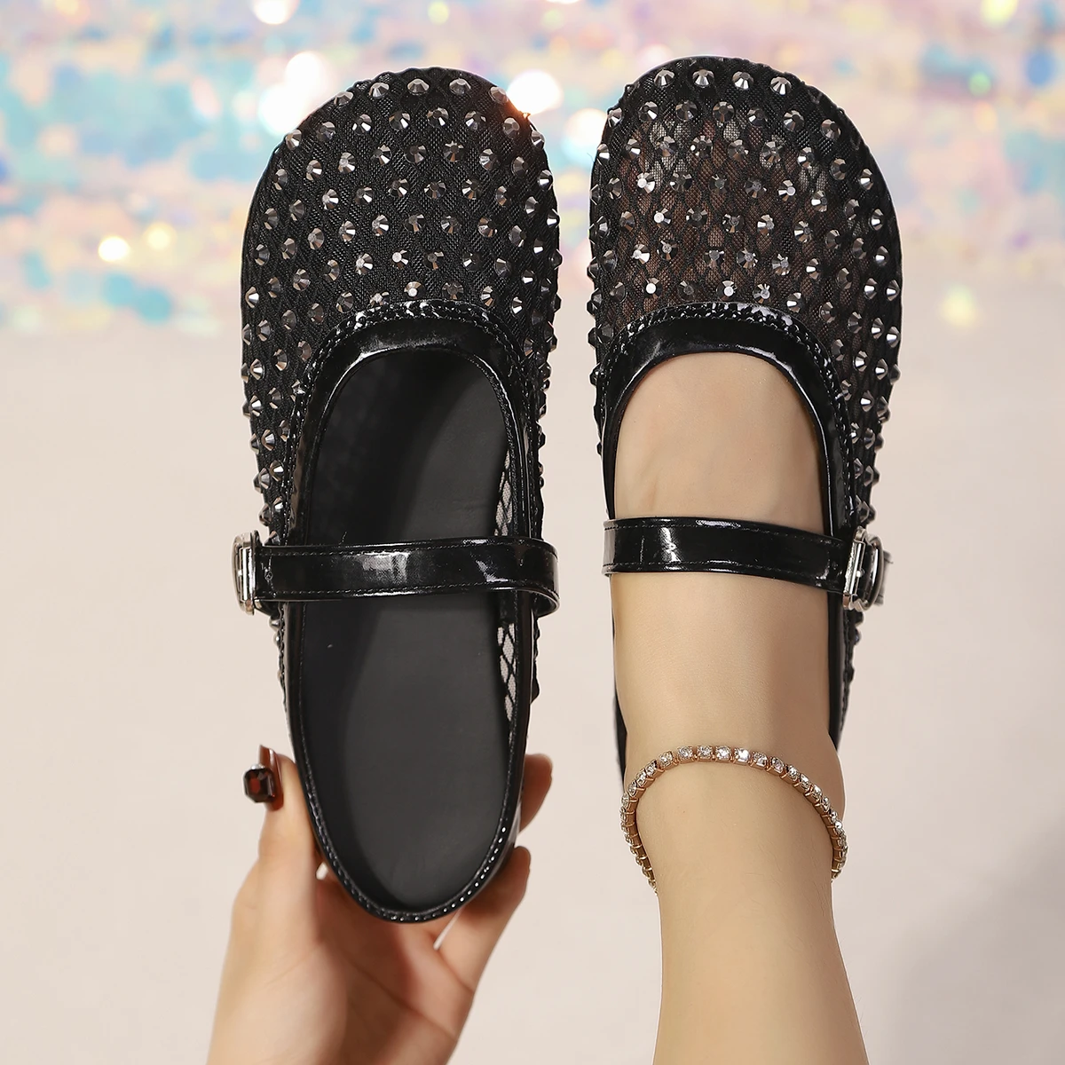 Sandalias planas de tendencia para mujer, sandalias de malla transpirables con diamantes de imitación, zapatos de mujer versátiles a la moda, zapatos planos Mary Jane con cinturón de nicho para mujer