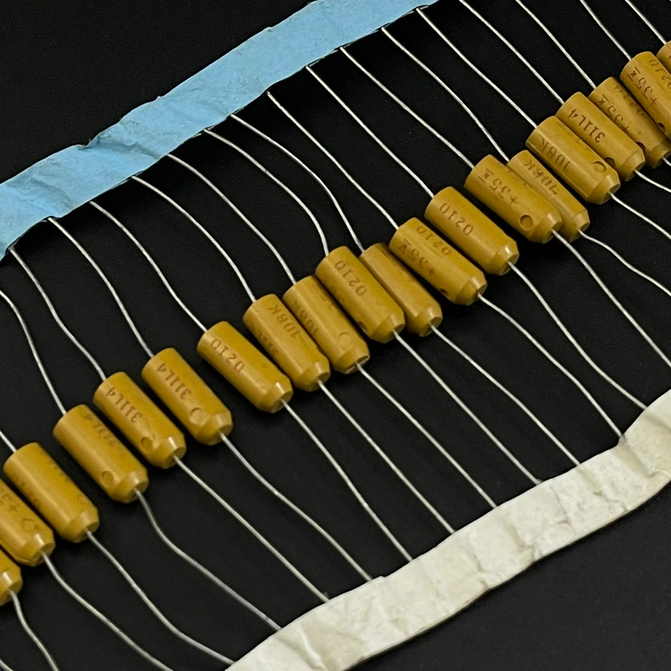 

5-100 шт. новый оригинальный американский 10 мкФ 35 В 106 К высококачественный аудио осевой твердый танталовый конденсатор