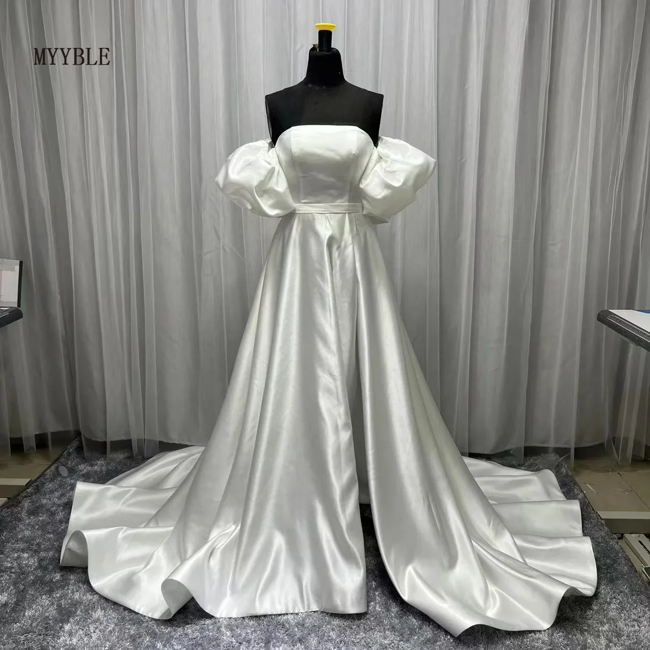 

Customized Sexy Satin Wedding Dress Court Train Beach Bridal Dresses 2022 Puff Short Sleeve Wedding Gowns Plus Size Strapless