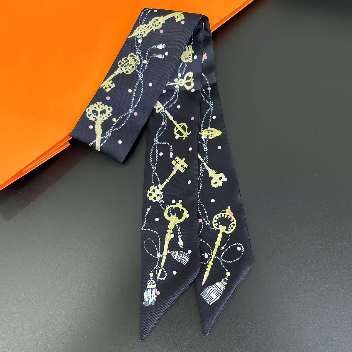 2023 New Design Key Women Scarf Luxury Brand Silk Scarf Fashion Headband Foulard Skinny Hair Bag Scarves Neckerchief