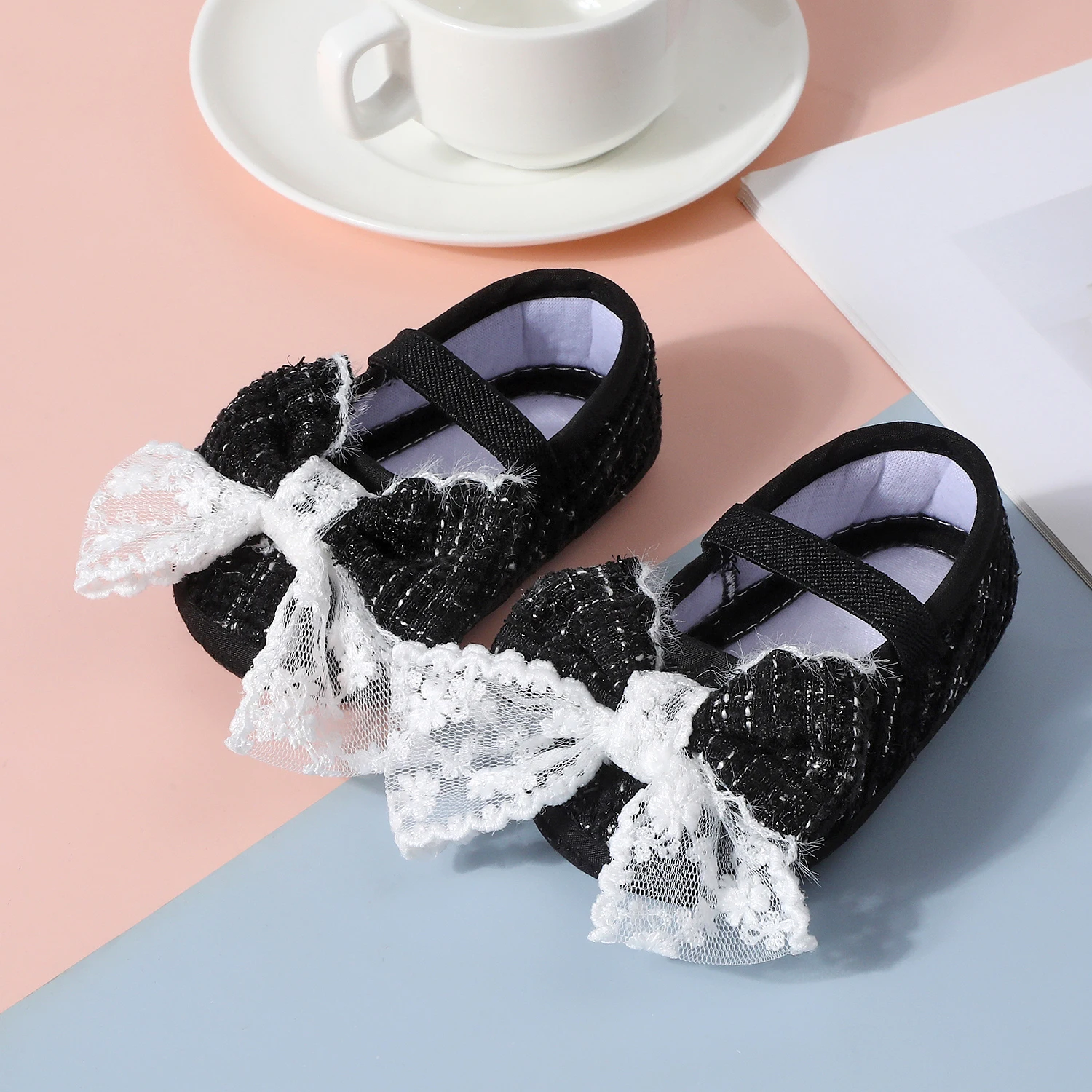 Baby Non-Slip Learning Walking Shoes, Cute Lace Bows, Soft Flat Shoes for Infants, Suitable for Indoor Parties and Gatherings.
