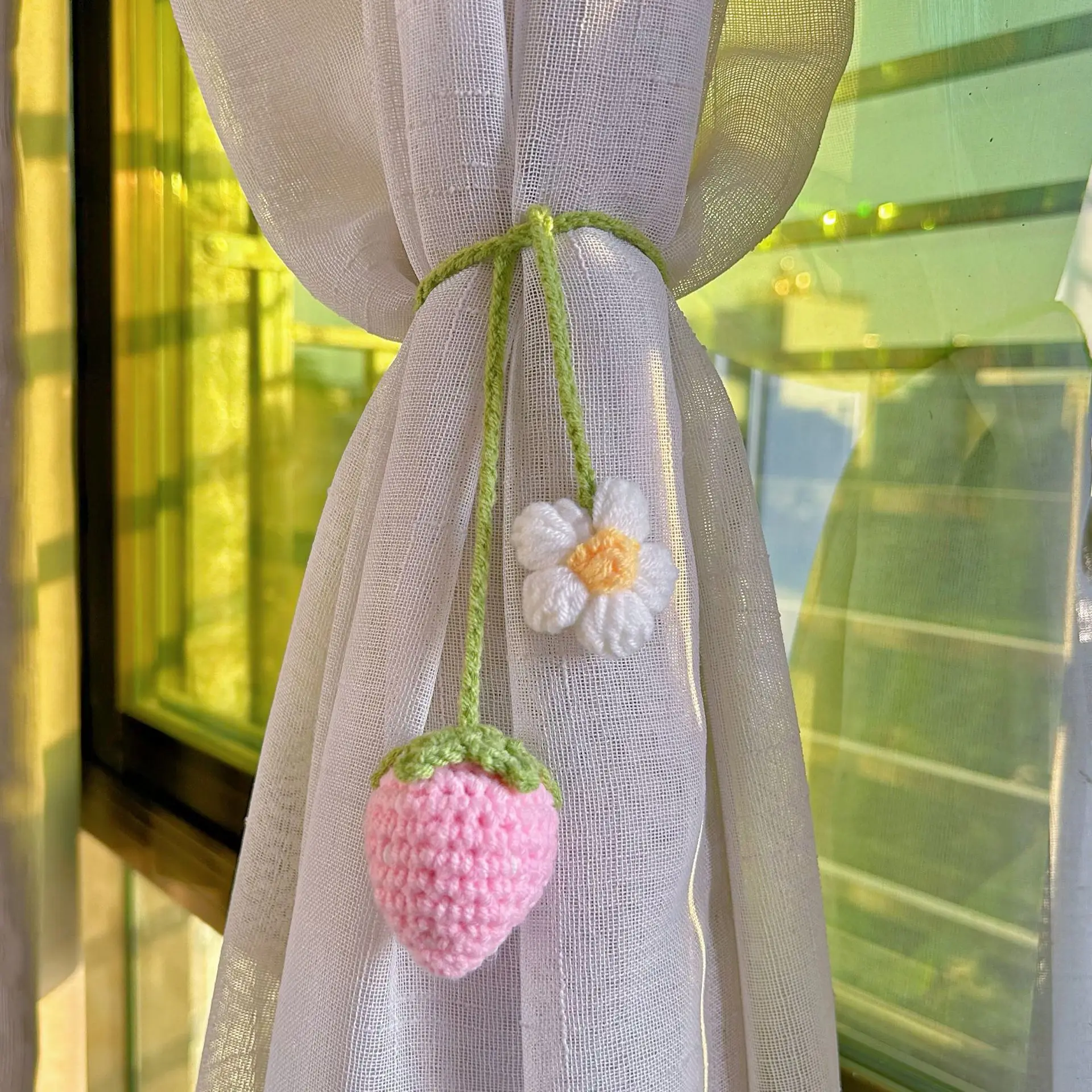 Niedlicher gestrickter Erdbeer-Anhänger, strickende Blumen-Taschen-Anhänger, kreative Häkelblume, Vorhang, Krawatte, Lesezeichen, Auto, Heimdekoration, Geschenk – Detail 2