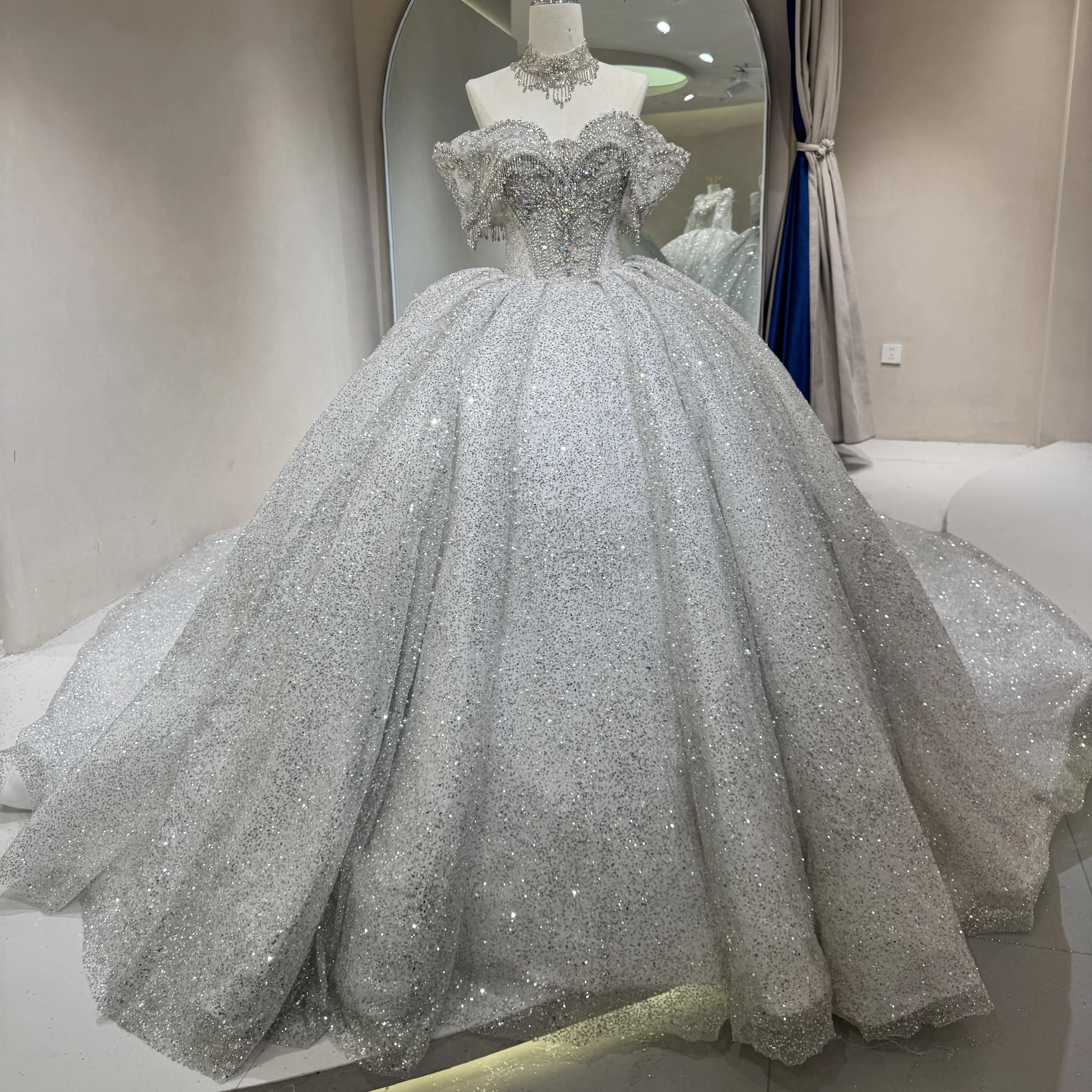 

Customized Sweetheart Wedding Dresses Short Sleeves Beaded Ball Gown Glitter Beading Floor Length Bridal Gown Vestidos De Novia