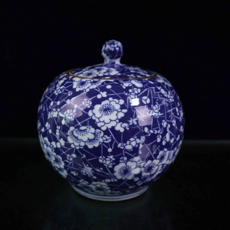 Antique porcelain blue and white plum blossom patterned lid jar decoration Qing Qianlong folk art decoration crafts