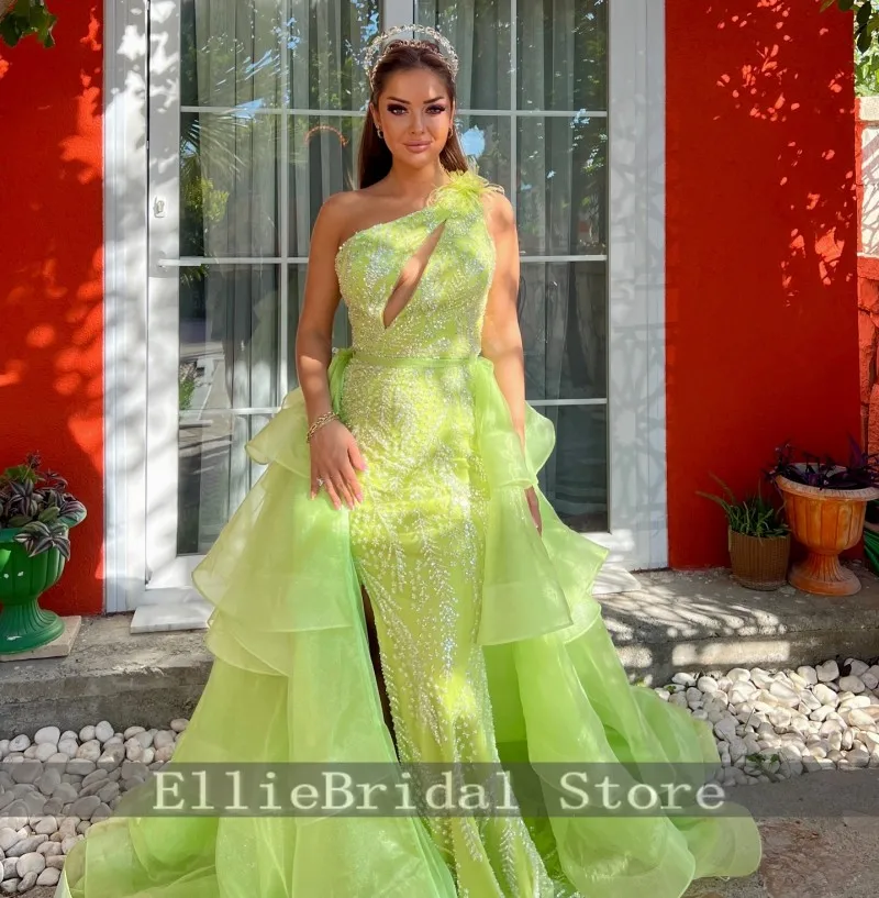 

Sexy Beaded Sequin Evening Dresses Feather Wedding Party Dress Mermaid Split Prom Gowns Cascading Ruffles 2026 Customized