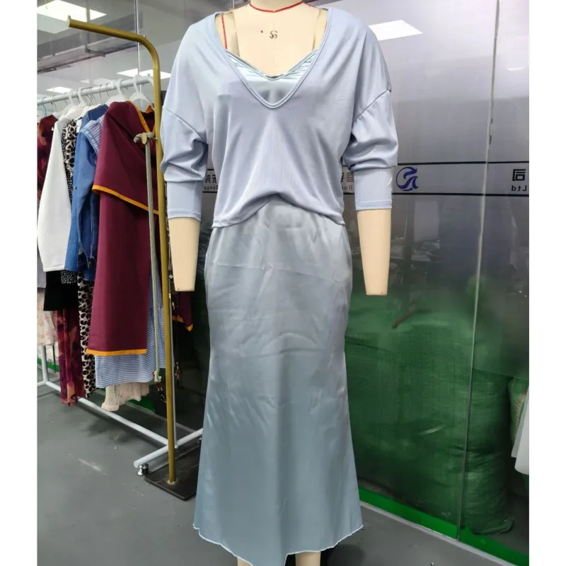 Lente Zomer Nieuwe Effen Satijnen Jurk met Bretels en Gebreide Top 2-delige Elegante Dames Slim Fit Lange Jurk Set 2026 - afbeelding 2