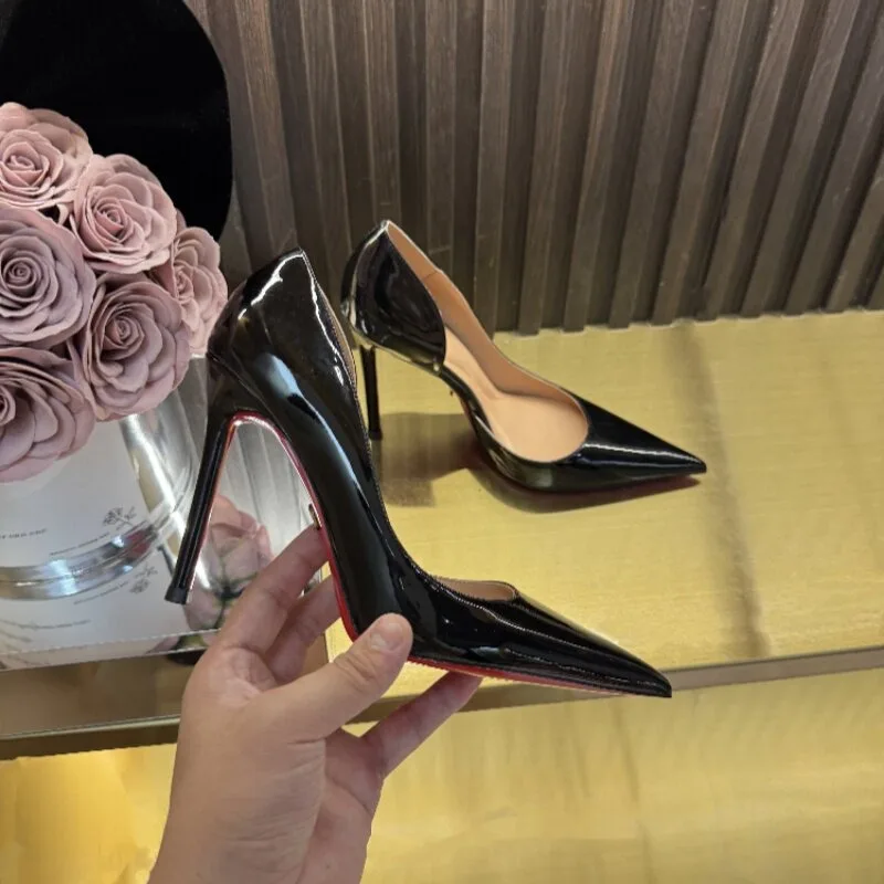 New French style stunning black single shoe, shallow mouthed sexy side hollow pointed commuting professional high heels