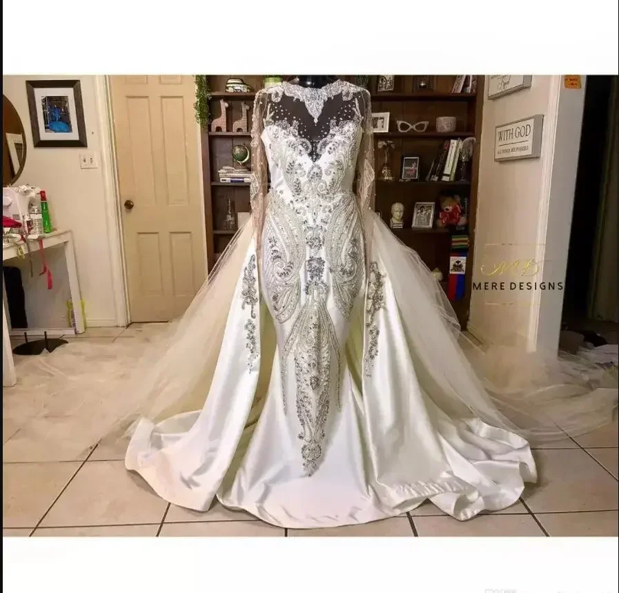 カスタム刺繍ビーズマーメイドブライダルドレスオーバースカートイリュージョンロングスリーブバックレスアフリカウェディングドレス花嫁用