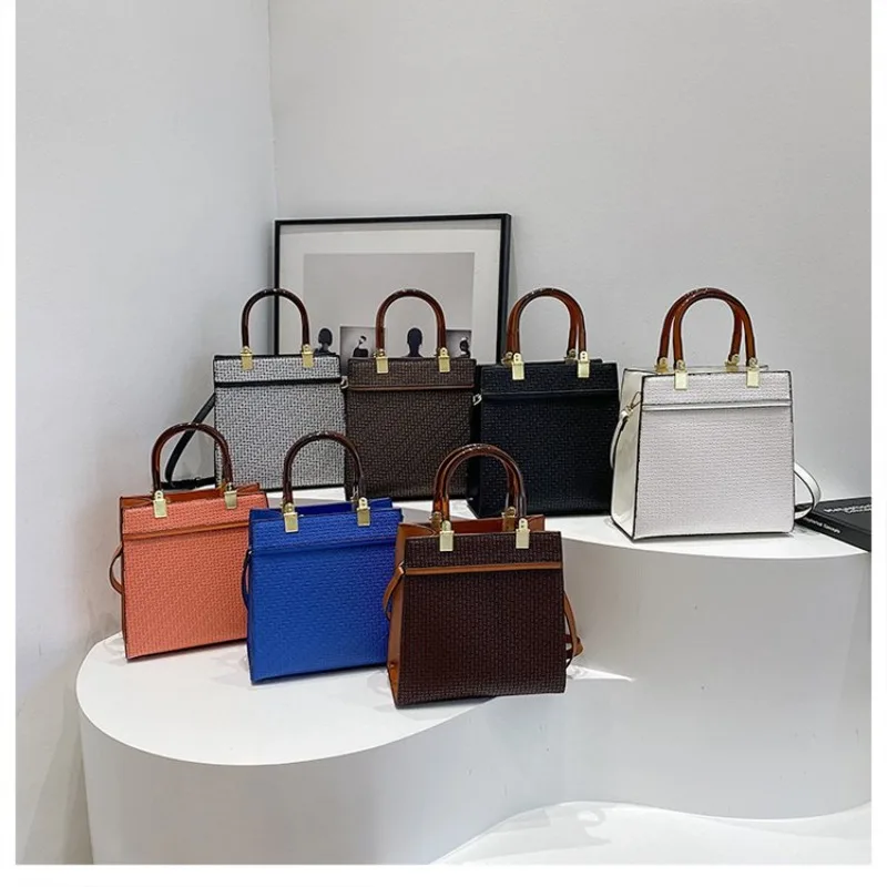 

Elegant Trendy Designer Diaper Bag For Women Luxury Leather Tote Large Capacity Stylish Crossbody Handbag With Letter Logo