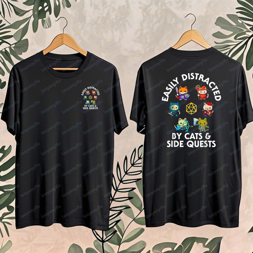 Camiseta de algodão para homens e mulheres com estampa de gatos gamer RPG, missão lateral engraçada para gatos com TDAH, slogan impresso: "FASILY DISTRACIED DY CATS SIDE QUESS"