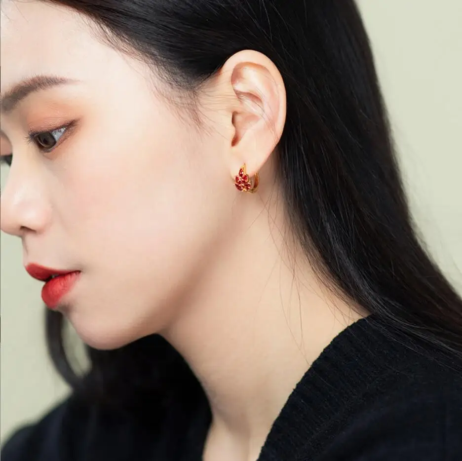 

2PCS Crystal Leaf Ear Buckle Hoop Earrings for Women Gold Color Delicate Earclip Earing for Female Party Jewelry F1767