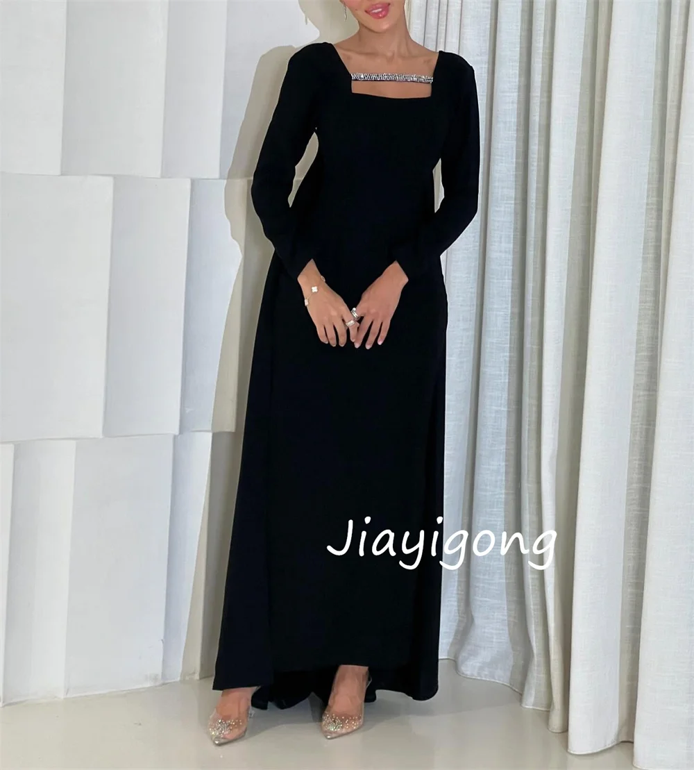 Maßgeschneiderte, elegante Jersey-Falten-Pailletten-Midikleider mit geradem, quadratischem Ausschnitt, maßgeschneiderter Anlass, Abschlussball, hohe Qualität, schlicht