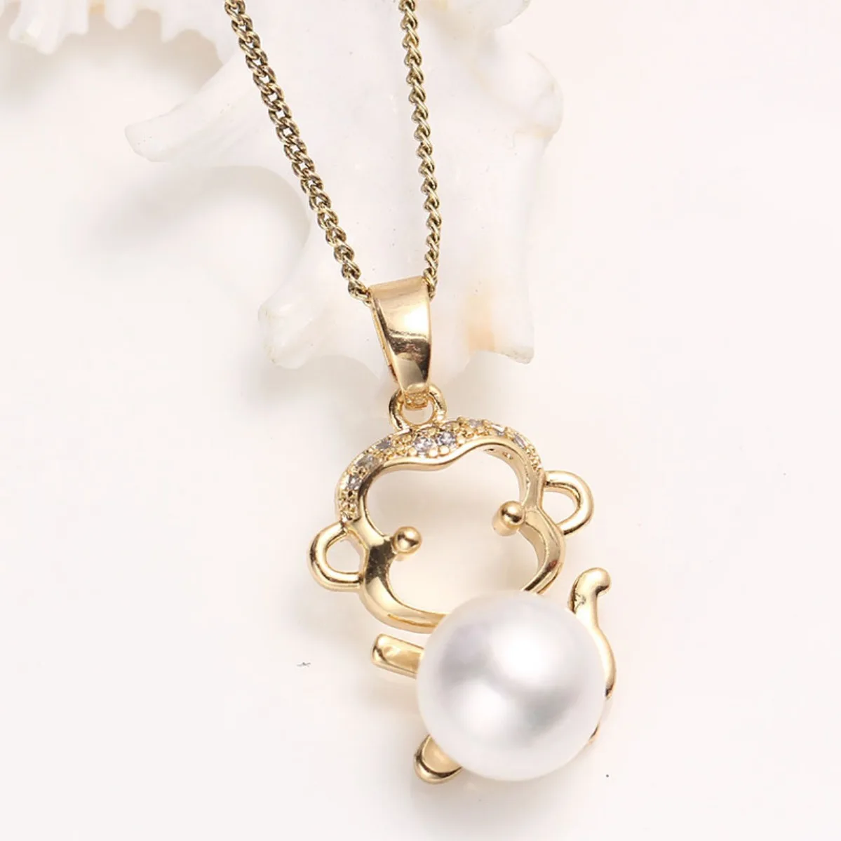 Brass 14K Gold Plated Tarnish-resistant Monkey Pearl Pendant Blank Setting, Elegant DIY Necklace Accessories For Women