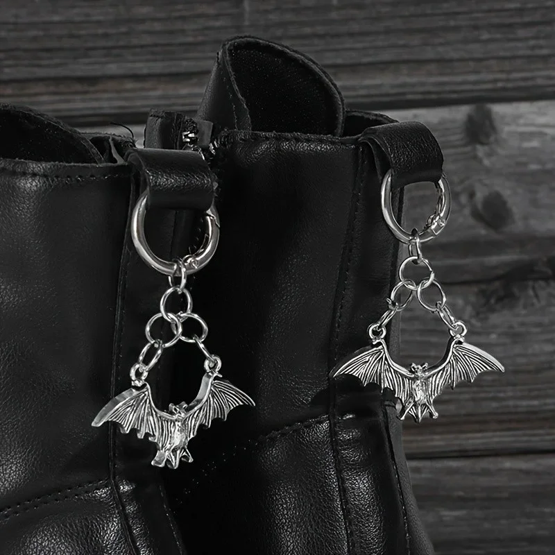 2Pcs Gothic Bat Triangle Chain, silver metal detachable shoe pendant accessory, suitable for all kinds of boots