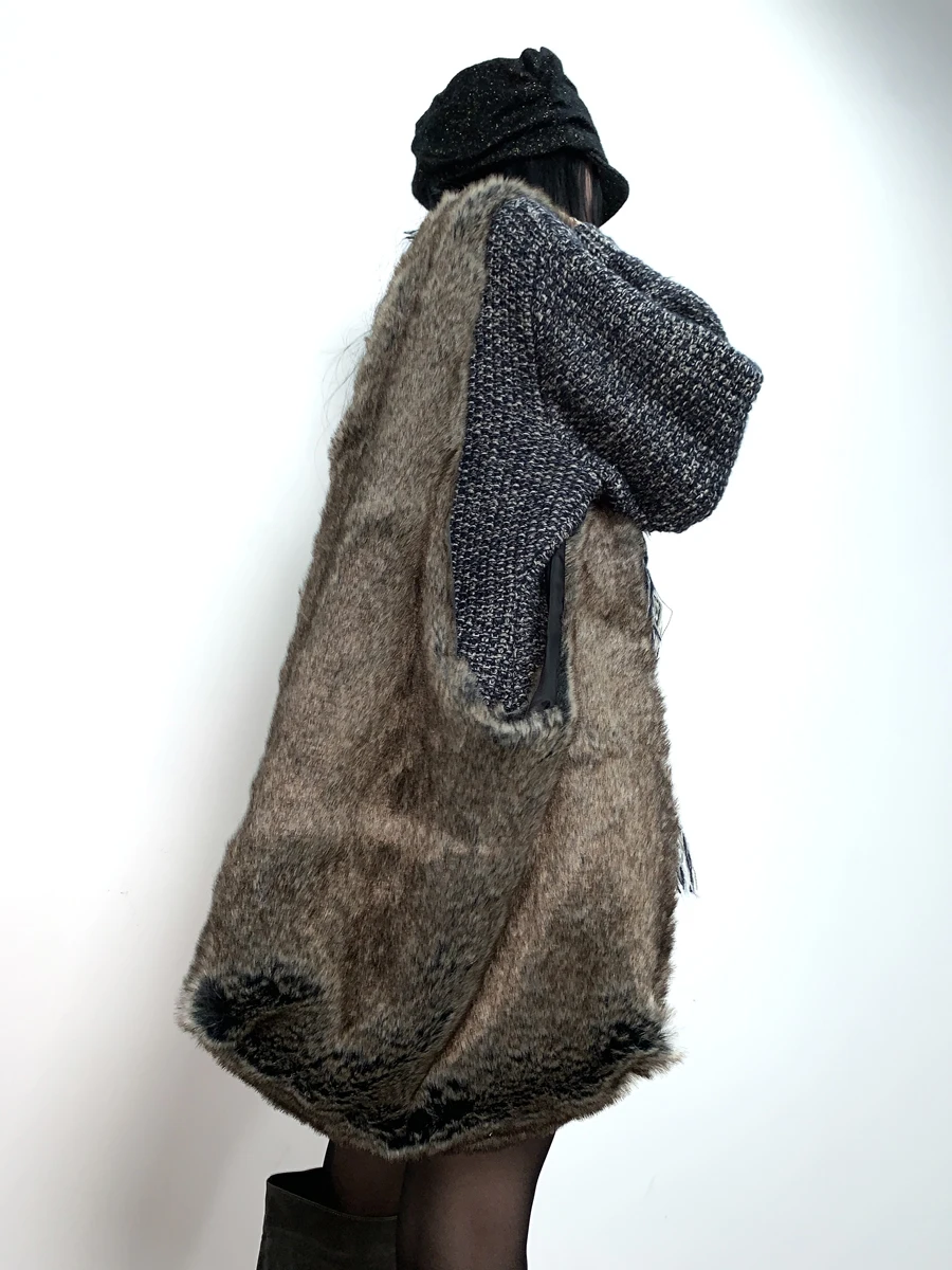 

American Retro Large Capacity Faux Fur Single Shoulder Women Bag Autumn And Winter Personalized High-end Feeling Women Bag Trend