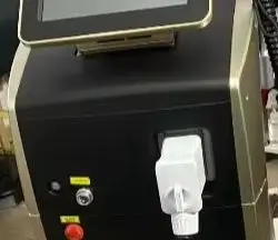 

Сопрано Титан 808 Диодный лазер для удаления волос 4000 Вт Оборудование с системой охлаждения льда Сертификат CE для безболезненного ухода за кожей