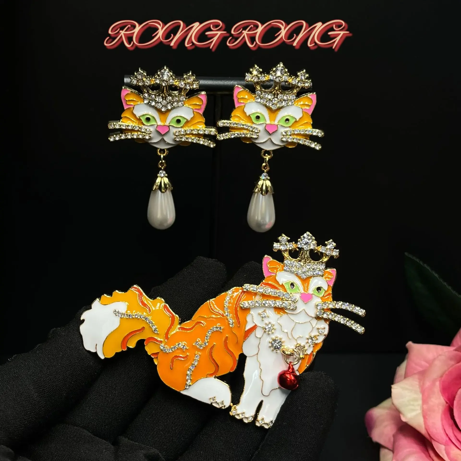 Medieval earrings high-end designer crown yellow cat stud earrings cute childlike sweet vintage jewelry