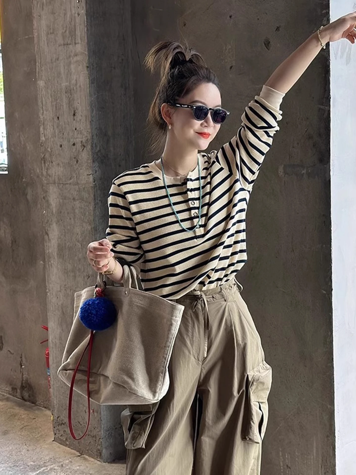 

Осень 2022, женская длинная футболка Sve, цветная полосатая блузка, простой топ с накладным верхом, модный дизайн, прямой крой, размер