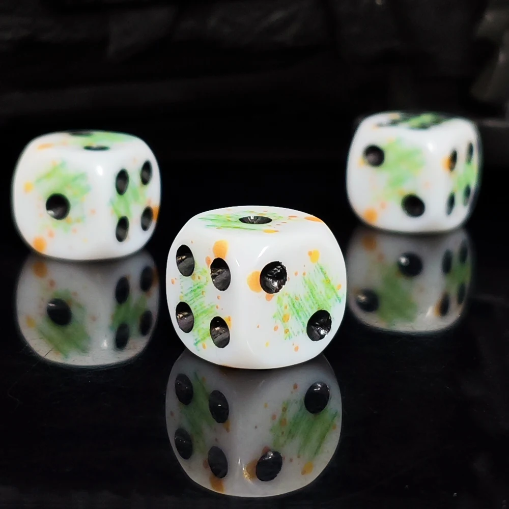 10Pcs/set 16mm 6-Sided White Dice with Green & Orange Splatter, Round Corner D6 Dice Set for Board Games, Tabletop RPGs, DND view 4