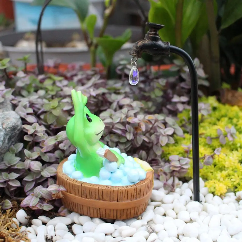 Little Frog Sculpture Frog Garden Decor Statue Synthetic Resin Bathing Frog Ornament Home Table Decoration for Outdoor Plants