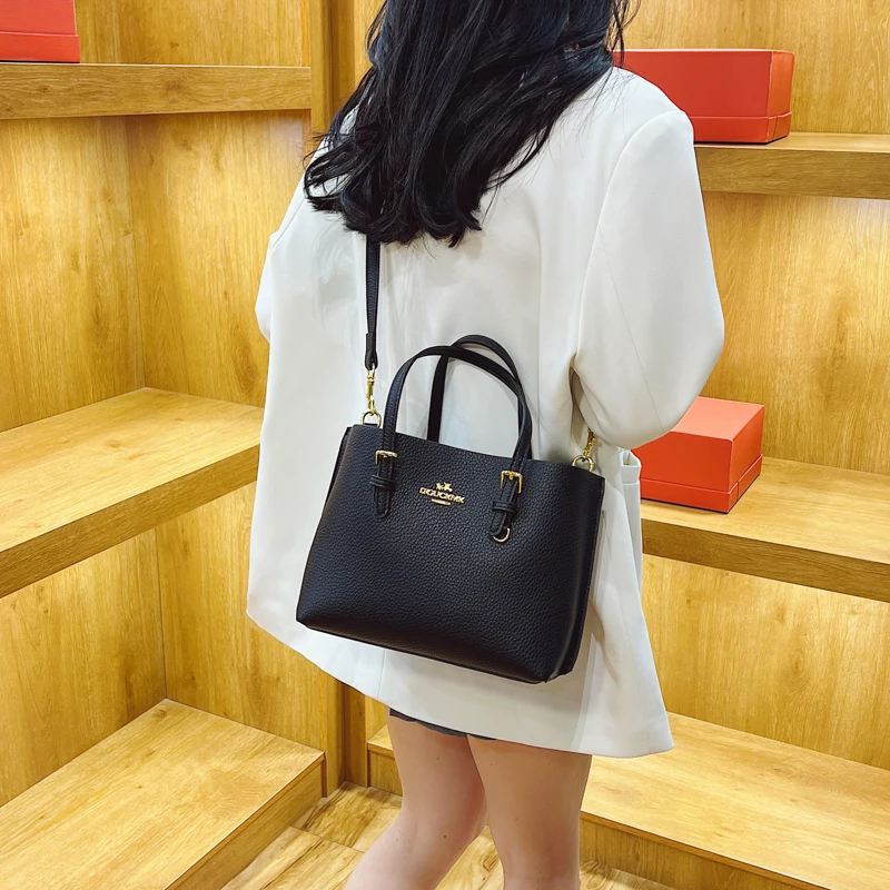 

Luxury Brand Ladies Messenger Bag, Versatile Leather Crossbody Bag By Famous Designer Elegant Tote Handbags