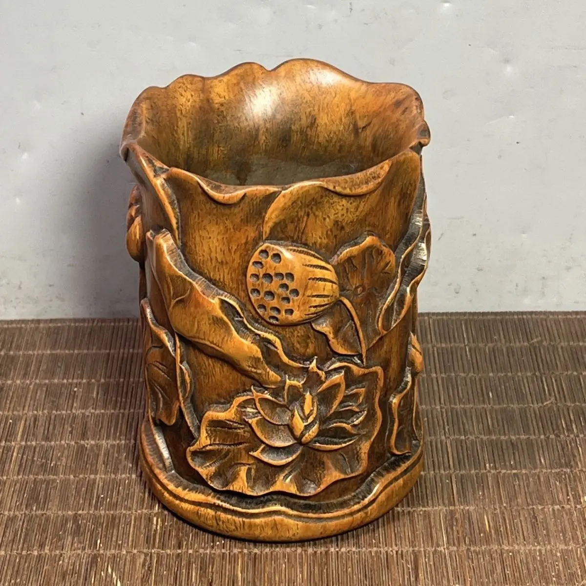 Hand Carved Wood Lotus leaf flower pen holder Statue Figurine Desktop Ornaments Home Decoration Crafts Tea Pet Decor