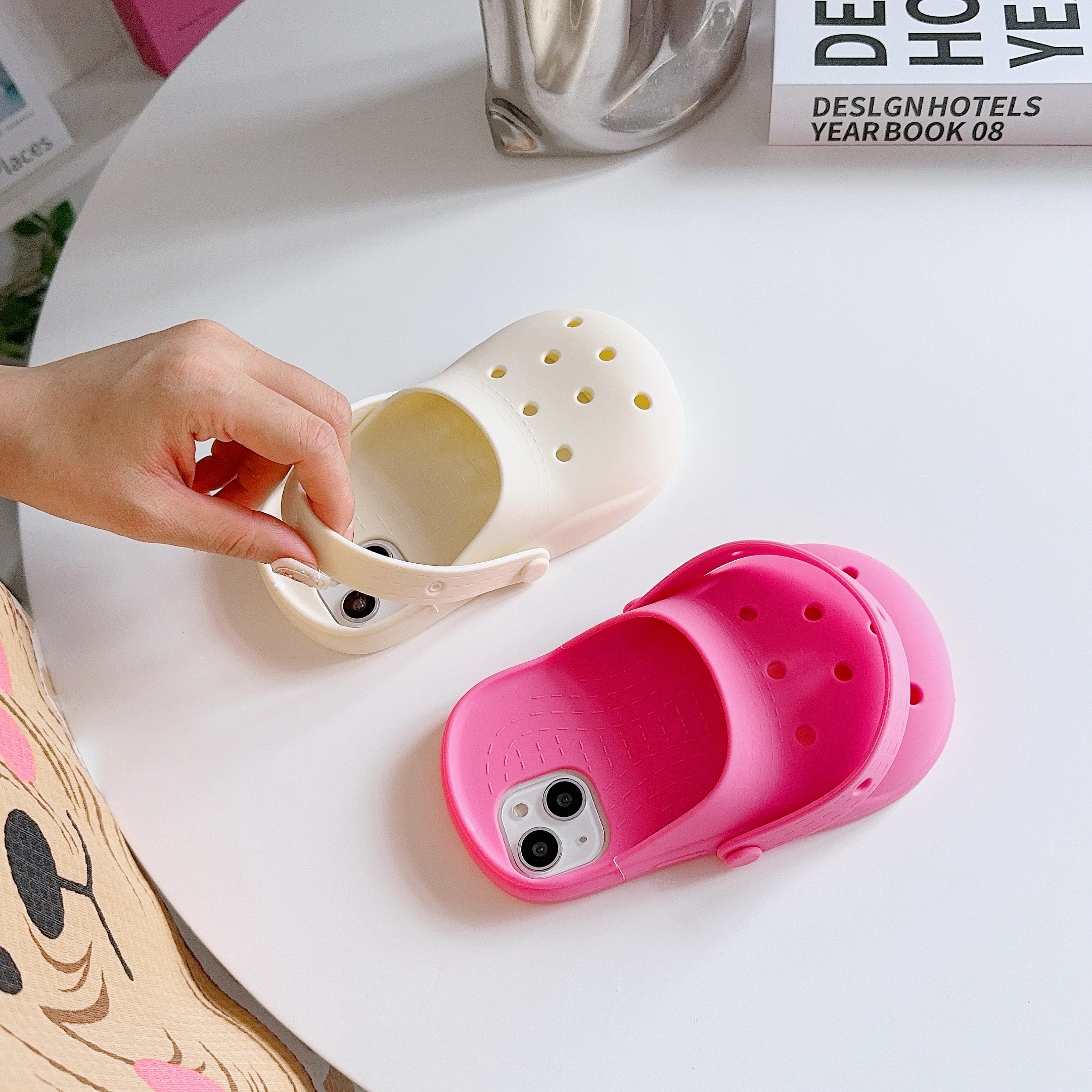 3D Leuke Slippers Zachte Siliconen Telefoon Case voor iPhone 16 Pro Max 15 14 13 12 11 Grappig Ademend Schokbestendig Lanyard Strap Cover