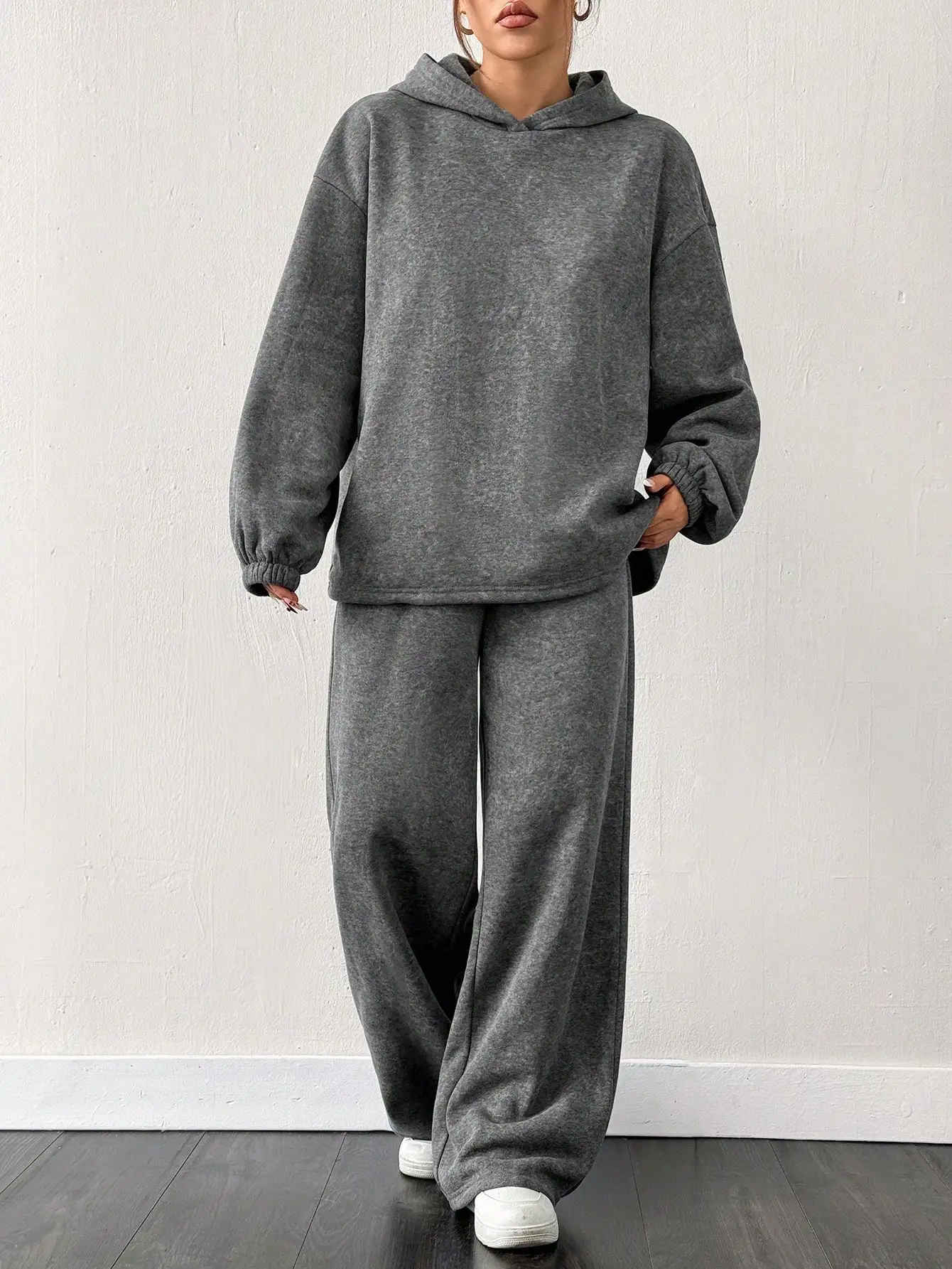 Conjunto de Moletom Térmico Oversized com Capuz e Calças Largas - Cinza