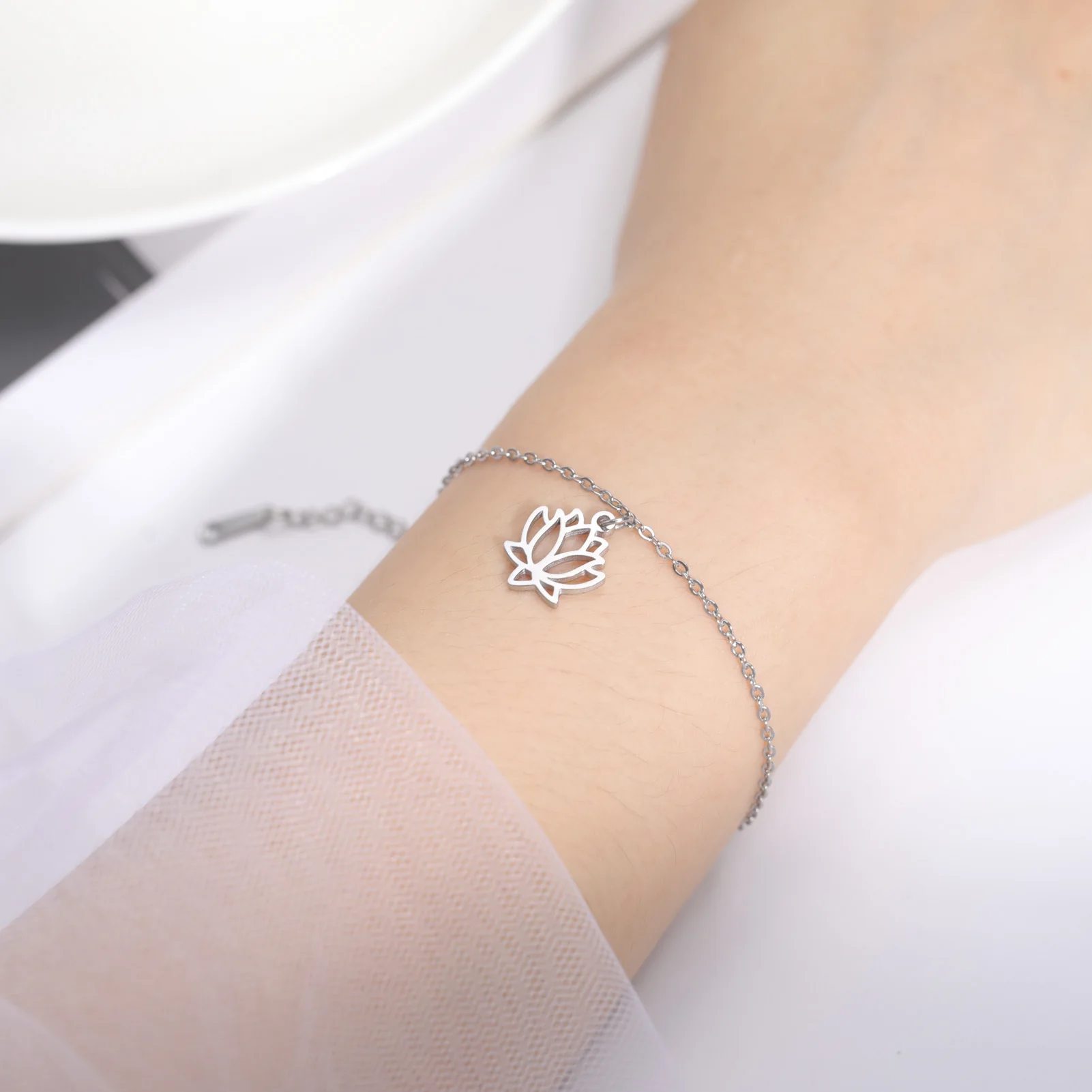 Cutout Small Lotus Pendant Bracelet Simple Stainless Steel Charm Bracelet for Women 2023 New Trend Jewelry Party Gift