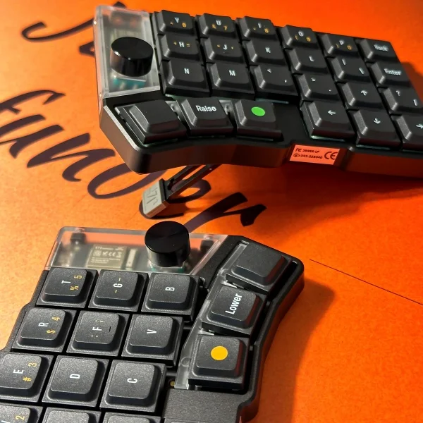 Cornix Split Keyboard Low profile dual-mode CNC aluminum case