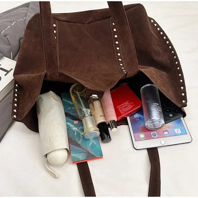 Y2kn Frauen Niet Tote Tasche Herbst Und Winter Neue Vielseitige Casual Schulter Unterarm Tasche Marke Designer Mode Einfache Handtasche – Detail 6